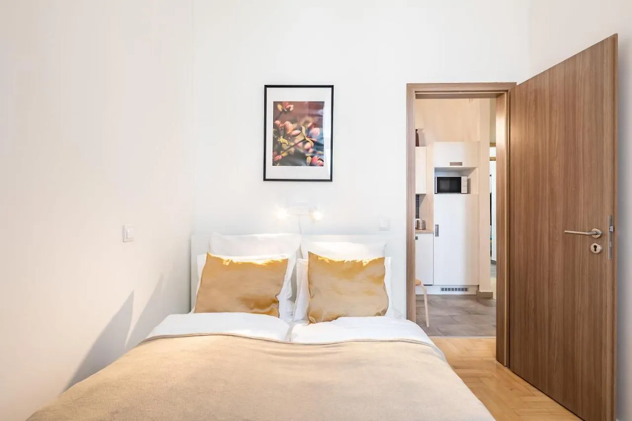 Extreme Central - New - Lively Neighbourhood Budapest Apartment