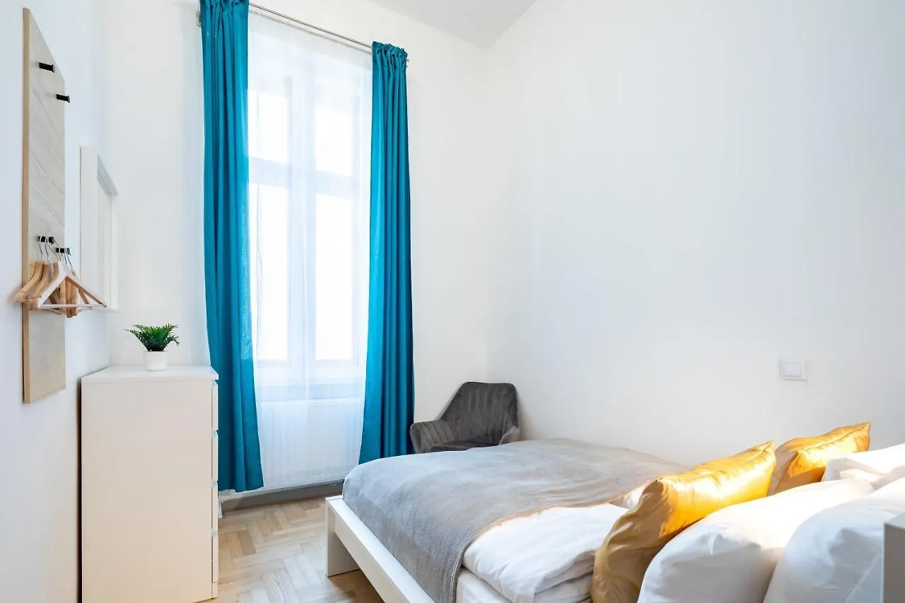 Apartment Extreme Central - New - Lively Neighbourhood Budapest Hungary